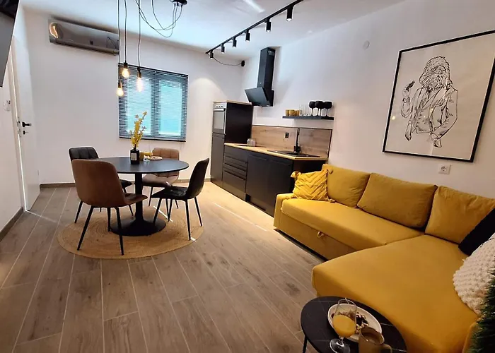 Apartments Gin & Tonic